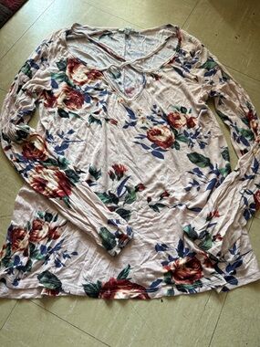 Charlotte Russe Blush Floral Long-Sleeve V-Neck Top